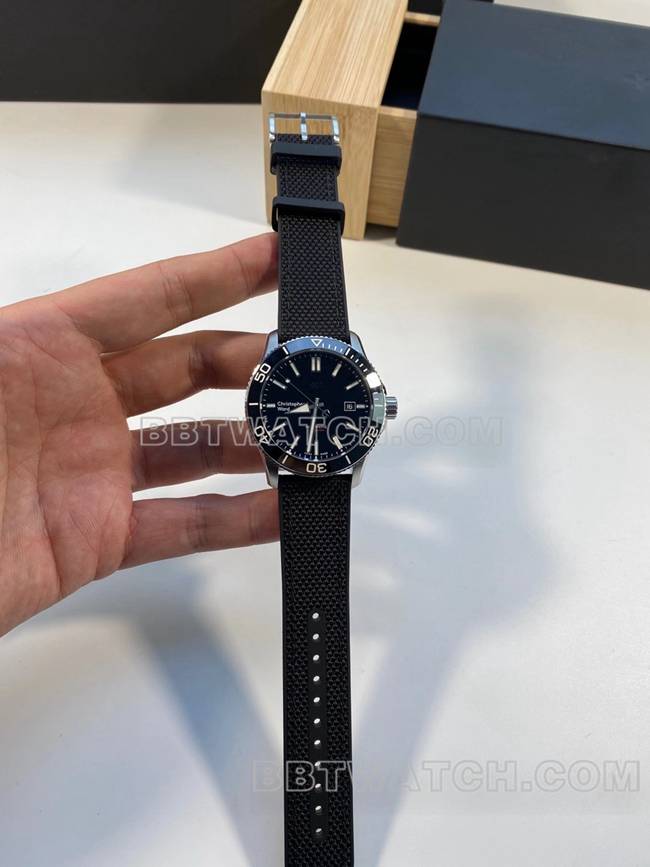 顶级复刻手表克里斯托弗·沃德黑盘橡胶表带正面实拍图