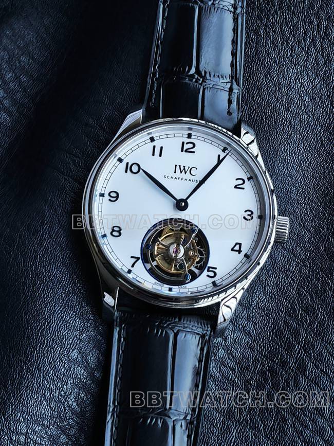 顶级复刻手表TUR厂万国葡萄牙白盘陀飞轮正面实拍图