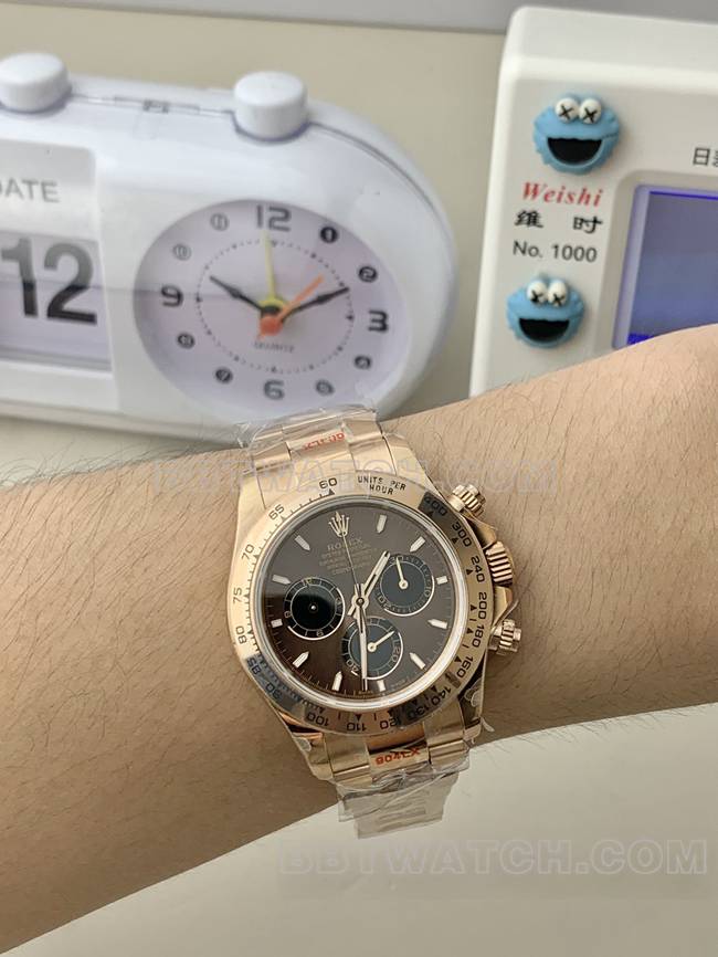 最佳复刻手表QF厂迪通拿劳力士棕盘玫瑰金4131机械佩戴实拍图