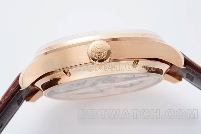 超级克隆手表APS厂葡萄牙万国万年历白盘玫瑰金侧面实拍图