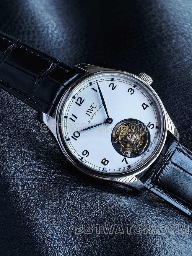 顶级复刻手表TUR厂万国葡萄牙白盘陀飞轮正面实拍图