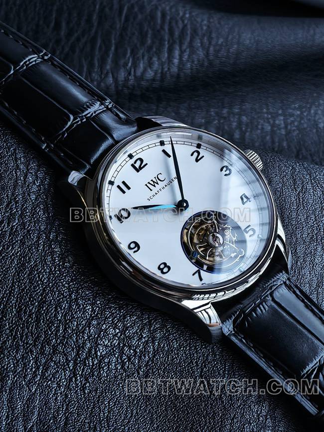 顶级复刻手表TUR厂万国葡萄牙白盘陀飞轮正面实拍图