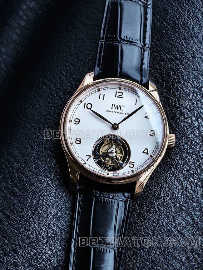 最优复刻手表TUR厂万国葡萄牙玫瑰金白盘陀飞轮正面实拍图