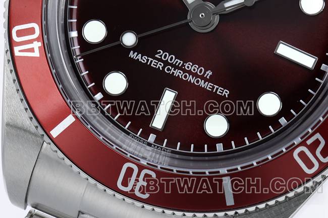 顶级复刻手表ZF厂碧湾帝舵深红表盘钢表带正面实拍图