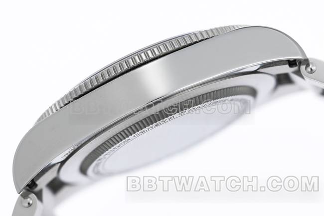 顶级复刻手表ZF厂碧湾帝舵深红表盘钢表带侧面实拍图