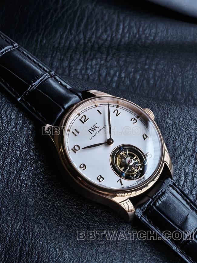 最优复刻手表TUR厂万国葡萄牙玫瑰金白盘陀飞轮正面实拍图