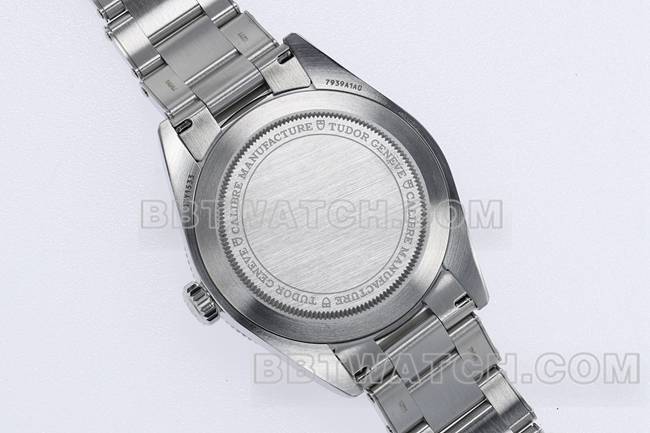 顶级复刻手表ZF厂碧湾帝舵深红表盘钢表带背面实拍图