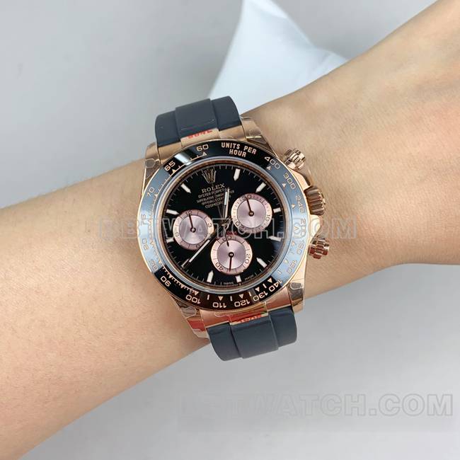 顶级复刻手表QF迪通拿劳力士黑盘玫瑰金4131机械佩戴实拍图