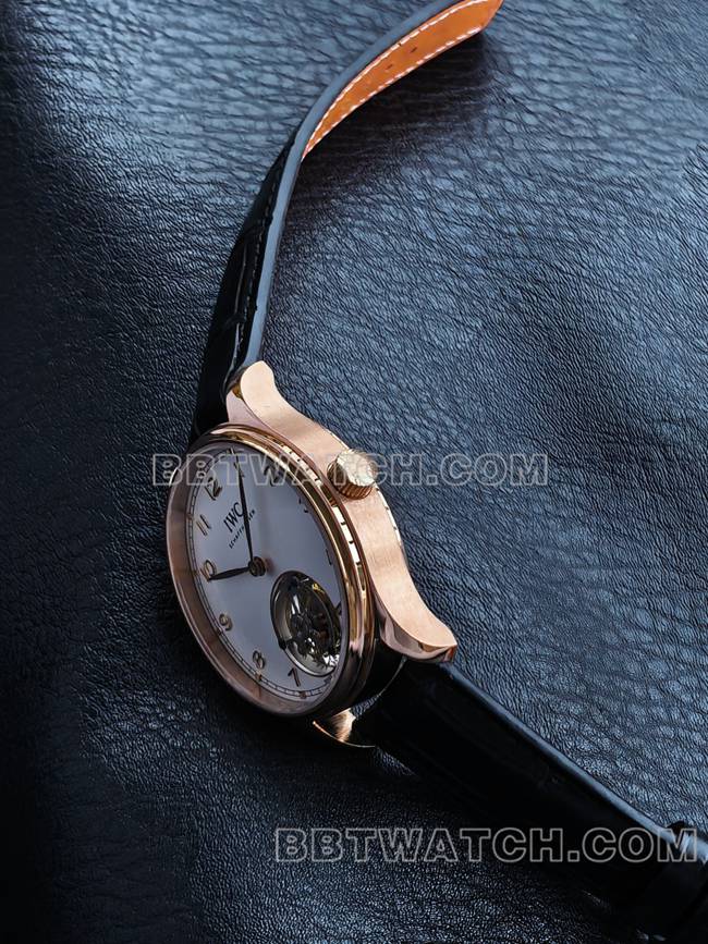 最优复刻手表TUR厂万国葡萄牙玫瑰金白盘陀飞轮侧面实拍图