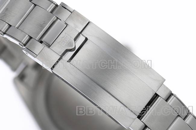 顶级复刻手表ZF厂碧湾帝舵深红表盘钢表带表带实拍图