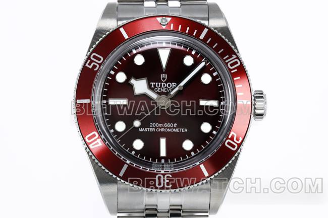 最优复刻手表ZF厂碧湾帝舵深红表盘钢表带正面实拍图