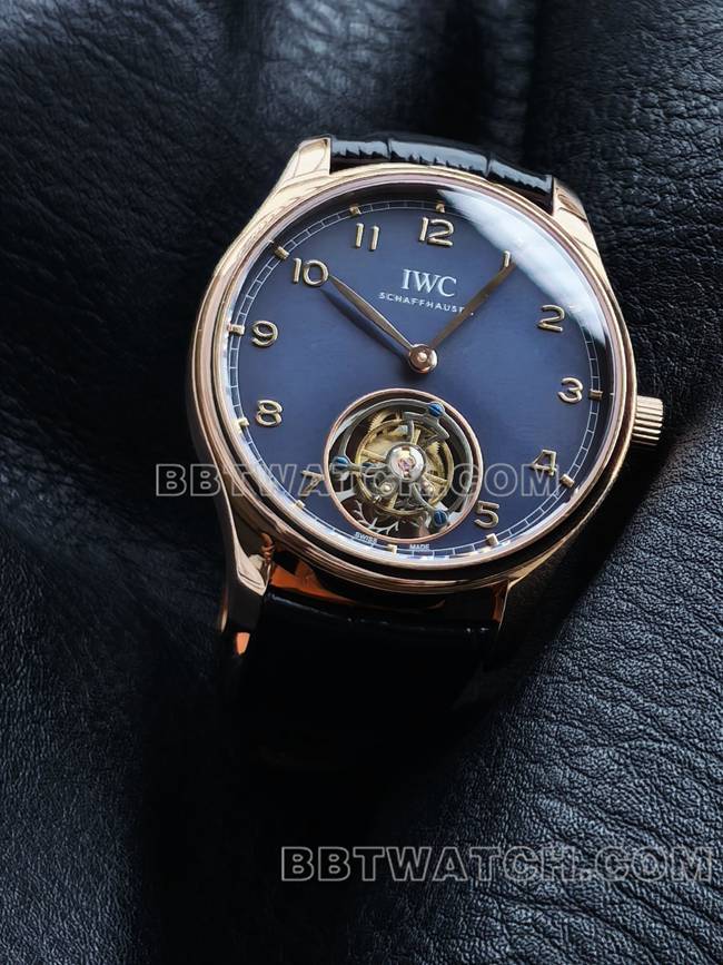 1:1复刻手表TUR厂万国葡萄牙玫瑰金蓝盘陀飞轮正面实拍图