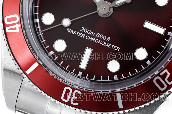 最优复刻手表ZF厂碧湾帝舵深红表盘钢表带正面实拍图