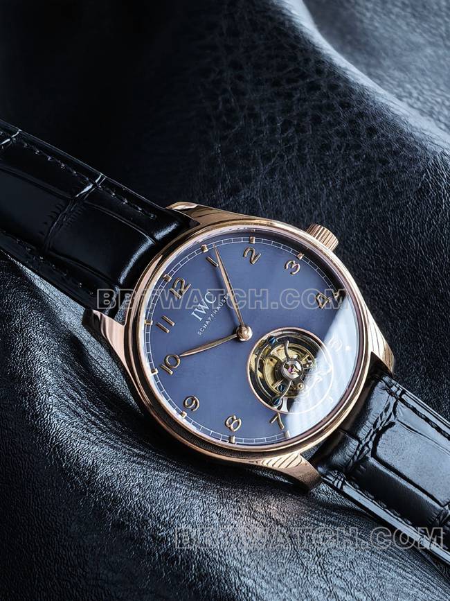 1:1复刻手表TUR厂万国葡萄牙玫瑰金蓝盘陀飞轮正面实拍图