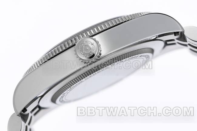 最优复刻手表ZF厂碧湾帝舵深红表盘钢表带侧面实拍图