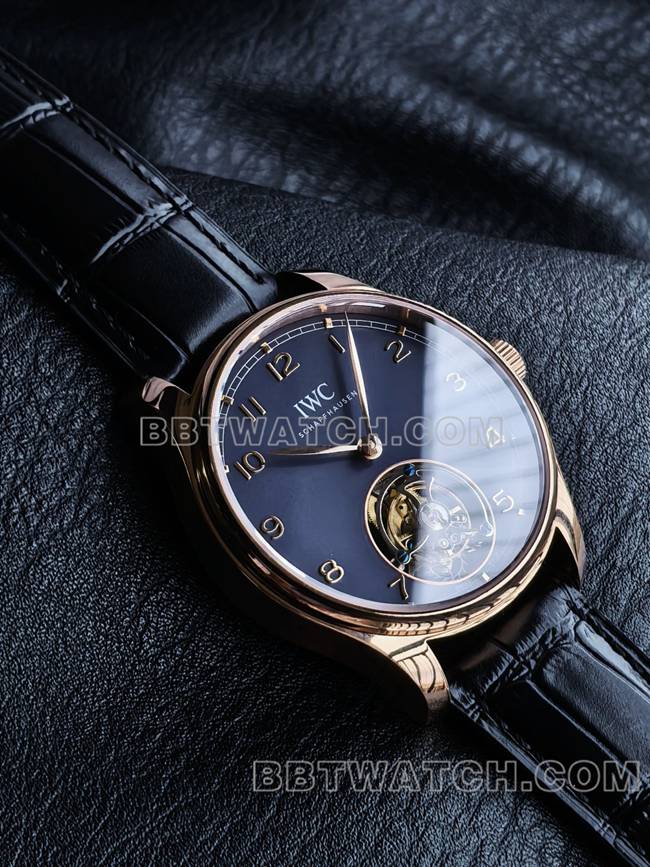 1:1复刻手表TUR厂万国葡萄牙玫瑰金蓝盘陀飞轮正面实拍图