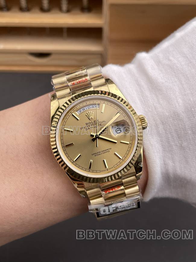 最优复刻手表QF厂星期日历劳力士金盘黄金2836机械36mm佩戴实拍图