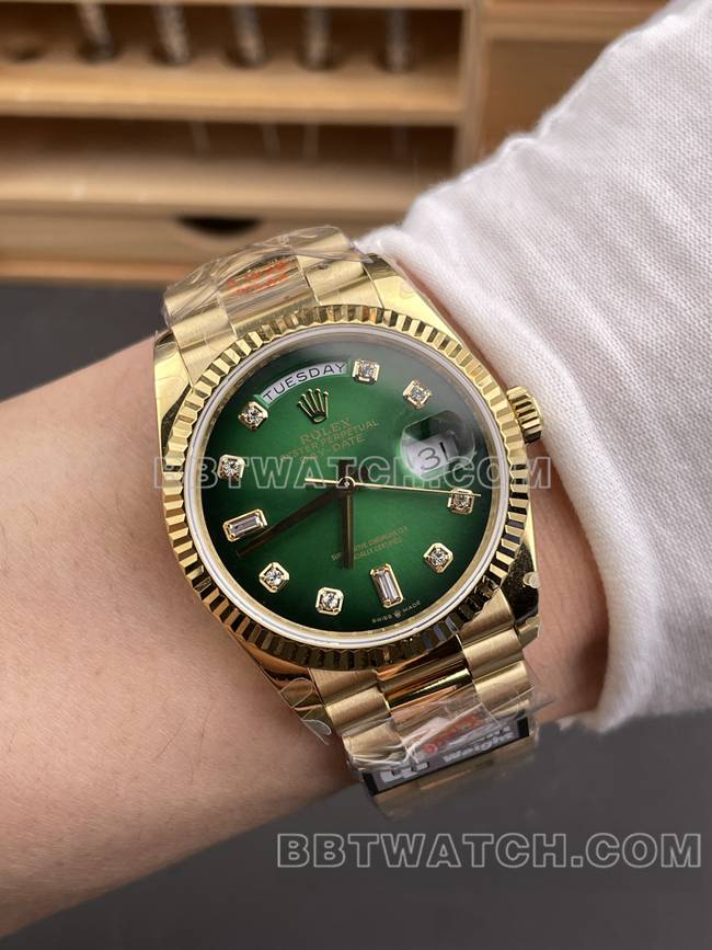 1:1复刻手表QF厂星期日历劳力士烟熏绿盘黄金2836机械36mm佩戴实拍图