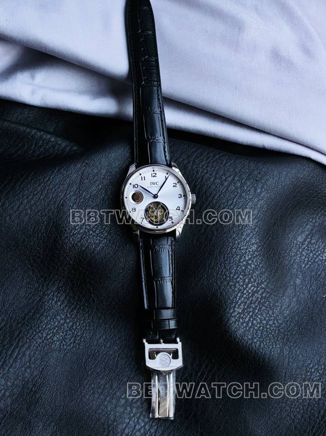 超级克隆手表TUR厂万国葡萄牙白盘陀飞轮正面实拍图