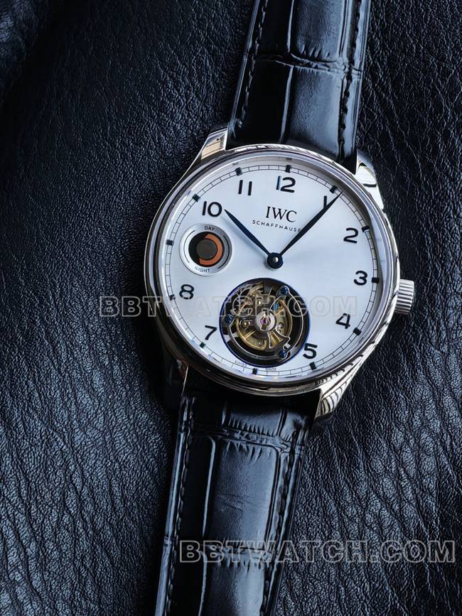 超级克隆手表TUR厂万国葡萄牙白盘陀飞轮正面实拍图