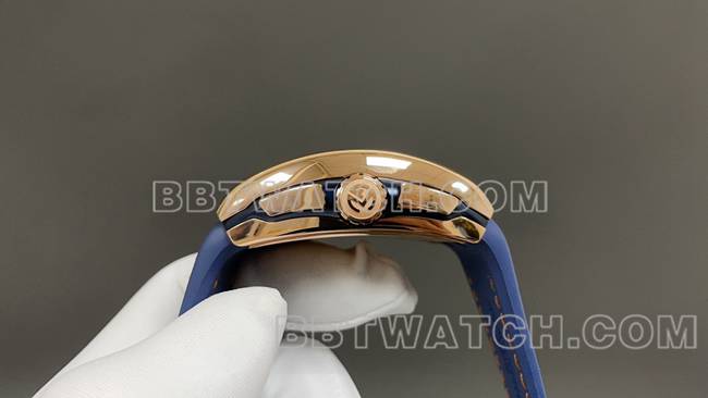 ABF厂顶级复刻手表法兰克穆勒V45蓝盘金壳皮革表带侧面实拍图