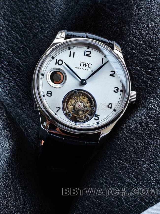 超级克隆手表TUR厂万国葡萄牙白盘陀飞轮正面实拍图