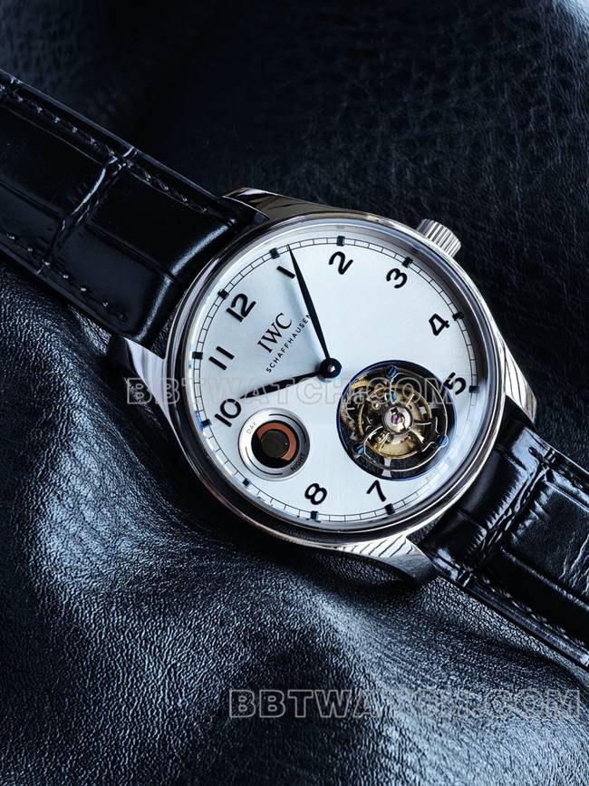 超级克隆手表TUR厂万国葡萄牙白盘陀飞轮正面实拍图