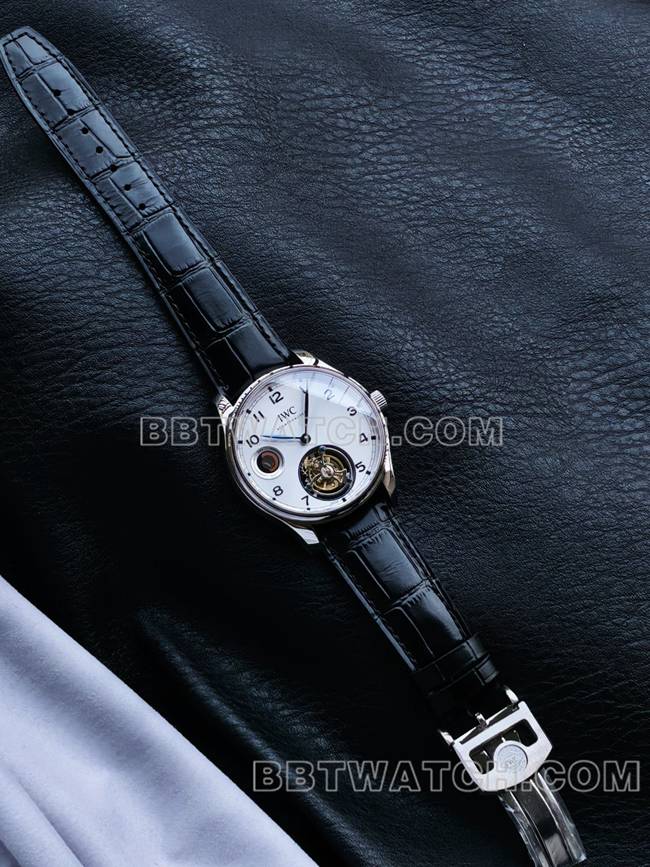 超级克隆手表TUR厂万国葡萄牙白盘陀飞轮正面实拍图