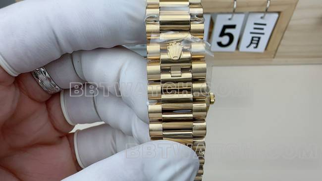 最优复刻手表VS厂劳力士星期日历贝母盘黄金钢带表带实拍图