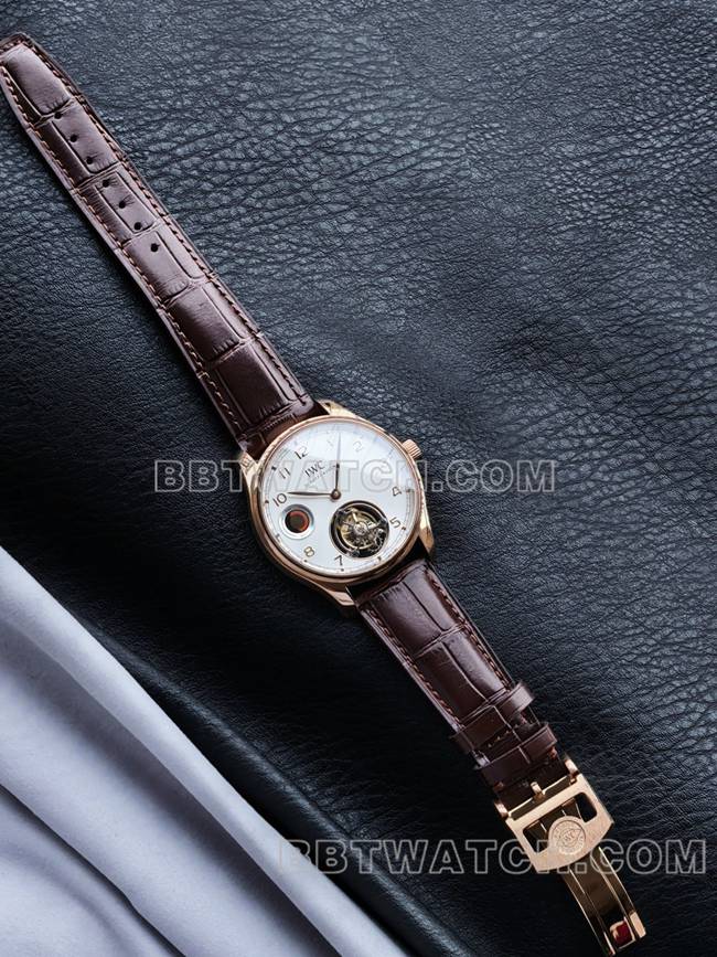 最佳复刻手表TUR厂万国葡萄牙玫瑰金白盘陀飞轮正面实拍图