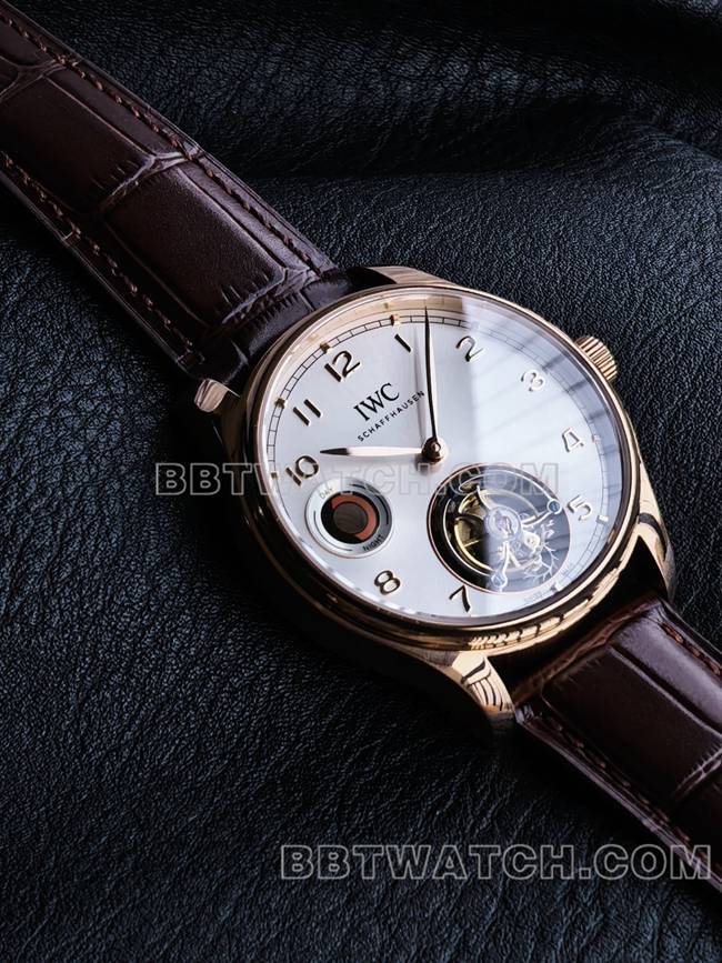 最佳复刻手表TUR厂万国葡萄牙玫瑰金白盘陀飞轮正面实拍图