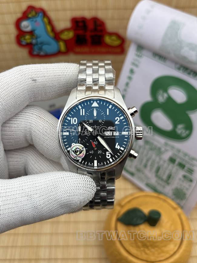 1:1复刻手表APS厂飞行员万国黑盘计时41mm正面实拍图