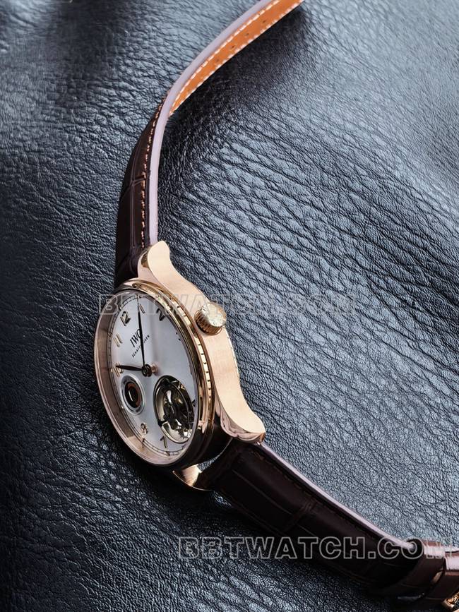 最佳复刻手表TUR厂万国葡萄牙玫瑰金白盘陀飞轮侧面实拍图