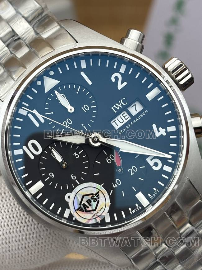 1:1复刻手表APS厂飞行员万国黑盘计时41mm正面实拍图