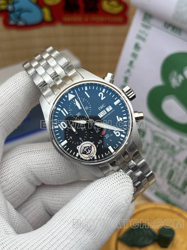 1:1复刻手表APS厂飞行员万国黑盘计时41mm正面实拍图