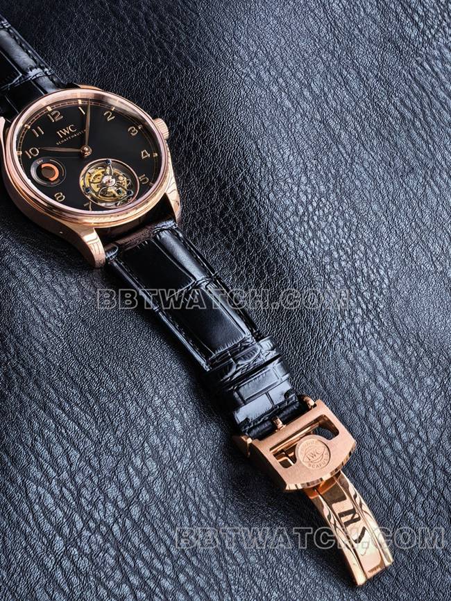 顶级复刻手表万国TUR厂葡萄牙玫瑰金黑盘陀飞轮表带实拍图