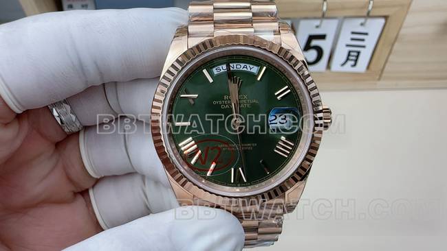 1:1复刻手表VS厂劳力士星期日历绿盘玫瑰金钢带正面实拍图