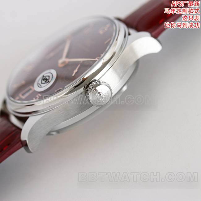 最优复刻手表葡萄牙APS厂万国红盘皮革表带侧面实拍图