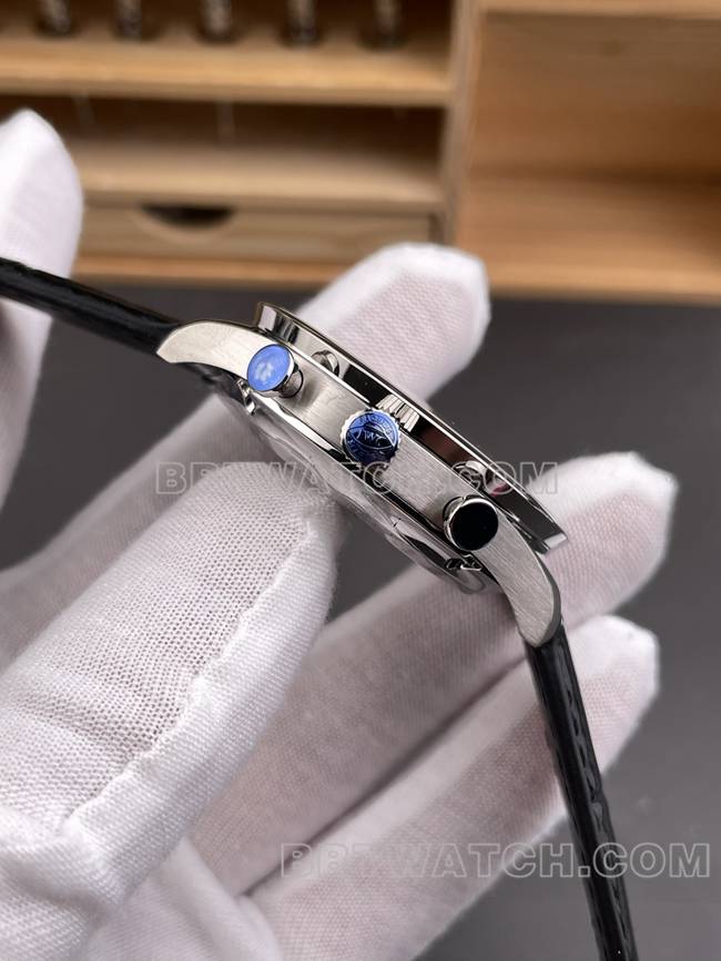 1:1复刻手表葡萄牙APS厂万国银白盘金针侧面实拍图