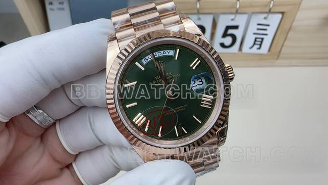 1:1复刻手表VS厂劳力士星期日历绿盘玫瑰金钢带正面实拍图