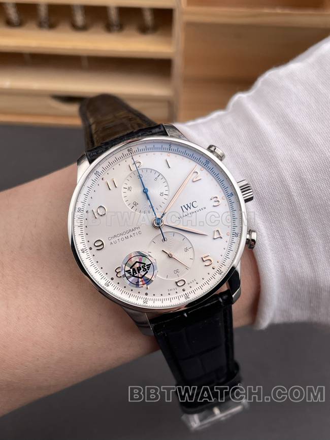 1:1复刻手表葡萄牙APS厂万国银白盘金针佩戴实拍图