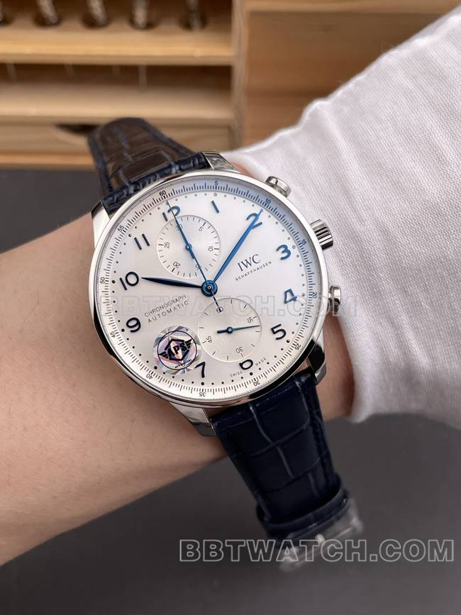 超级克隆手表葡萄牙APS厂万国银白盘蓝针佩戴实拍图