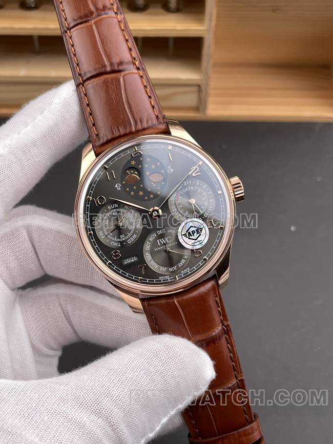 最佳复刻手表葡萄牙APS厂万国万年历灰盘玫瑰金正面实拍图