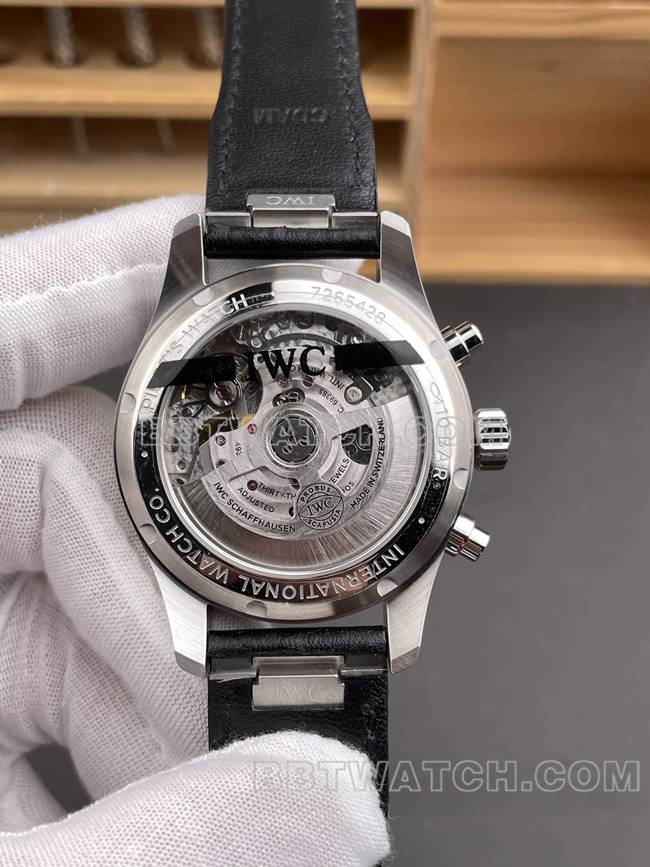 超级克隆手表APS厂飞行员万国黑盘计时皮革表带背面实拍图