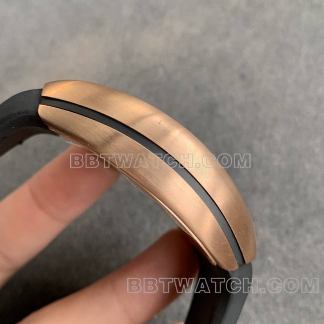 法兰克穆勒ABF厂顶级复刻手表V45黑盘金壳皮革表带侧面实拍图