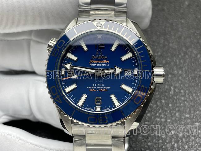 顶级复刻手表VS厂海马蓝盘8800机械39.5mm正面实拍图