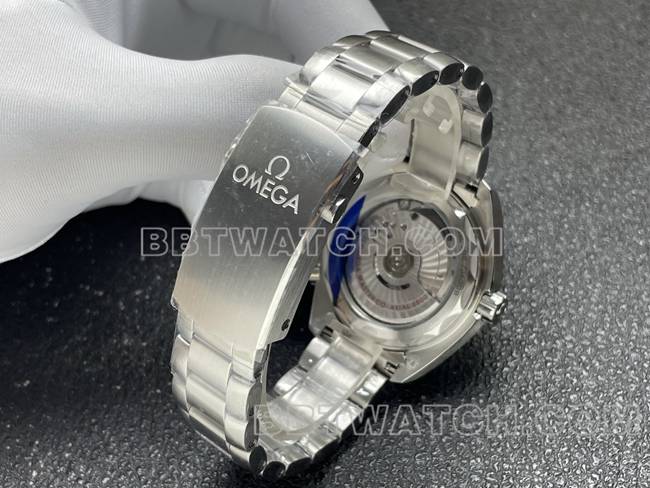 顶级复刻手表VS厂海马蓝盘8800机械39.5mm表带实拍图