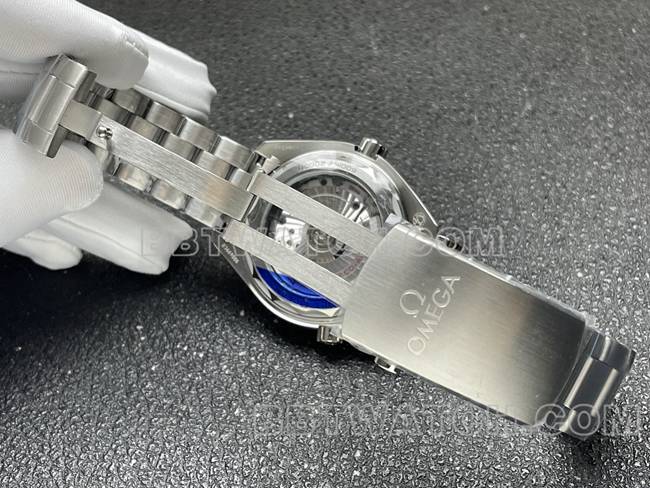 顶级复刻手表VS厂海马蓝盘8800机械39.5mm表扣实拍图