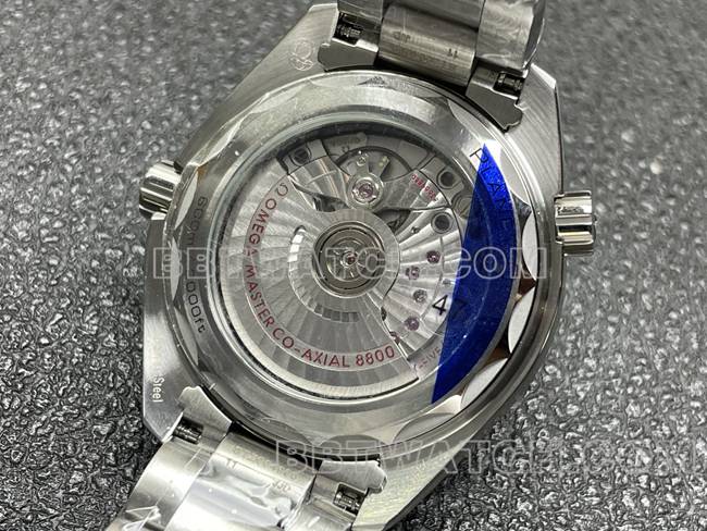 顶级复刻手表VS厂海马蓝盘8800机械39.5mm背面实拍图
