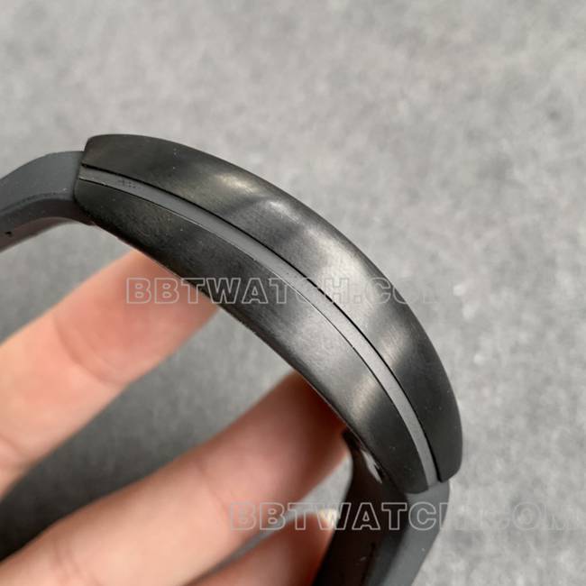 法兰克穆勒ABF厂最优复刻手表V45黑盘黑壳皮革表带侧面实拍图